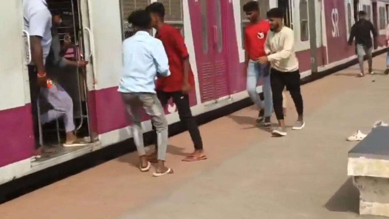 Chennai College Students Clash Near Pattaravakkam Railway Station, 3 Arrested | Video