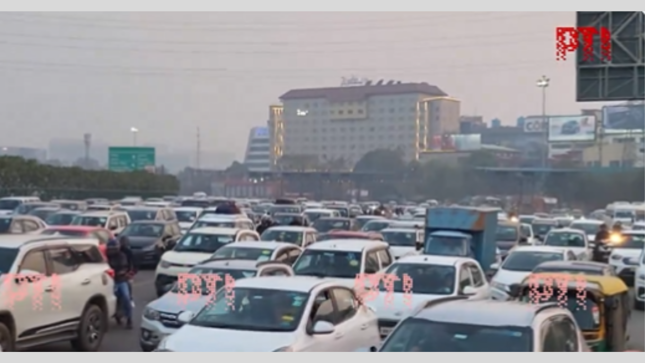 Watch |Heavy Traffic Jam on Delhi-Gurugram Expressway Due to Farmers Protest; check Diversions