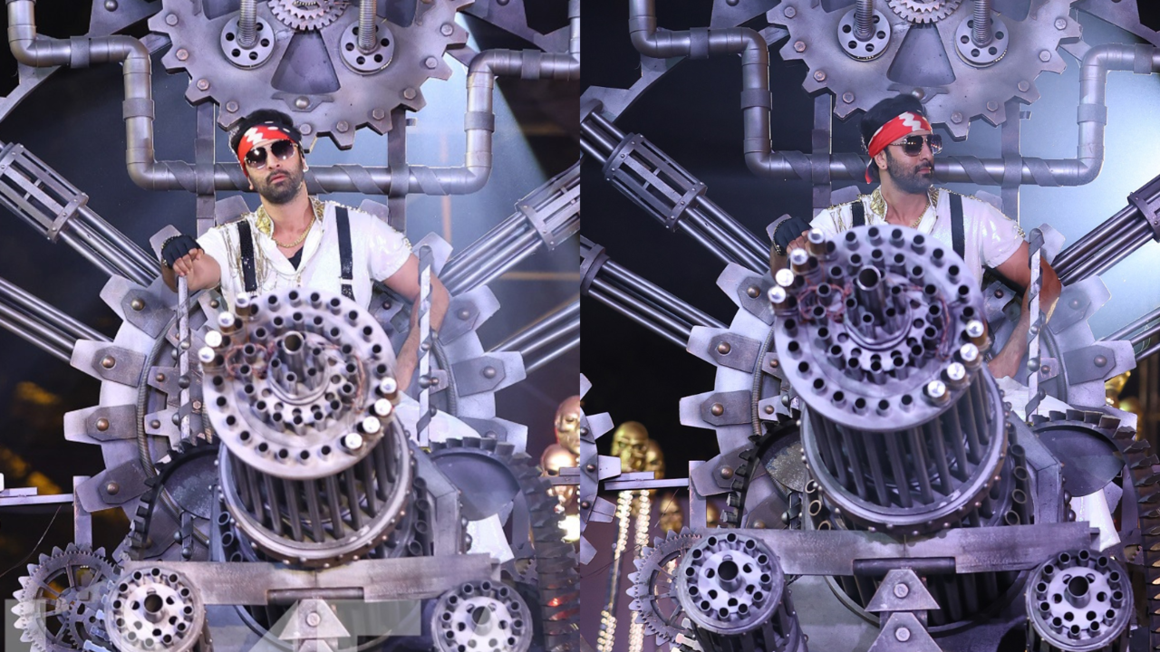 Filmfare Awards 2024: Best Actor Ranbir Kapoor Sets Stage On Fire With Animal-Themed Performance