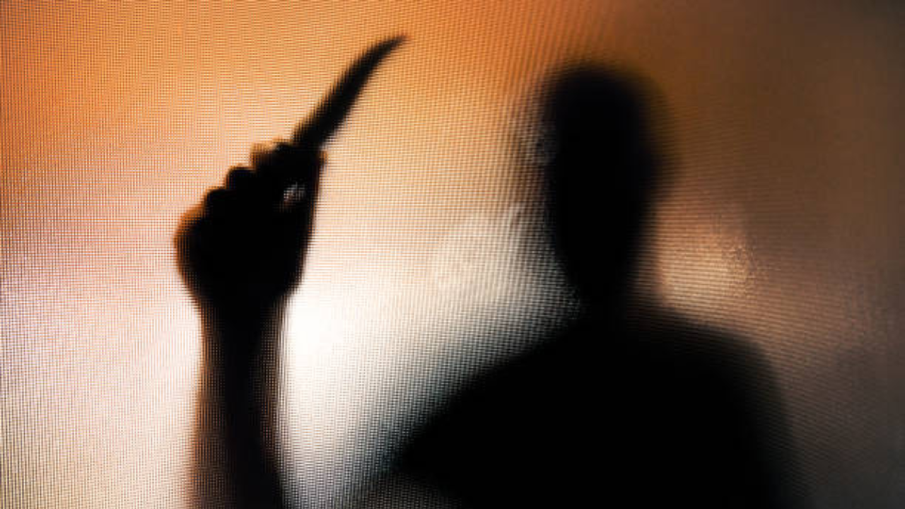 Man beheads wife in Bengal.