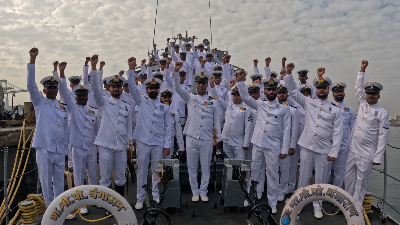 Indian navy uniform cap image Stock Photos - Page 1 : Masterfile
