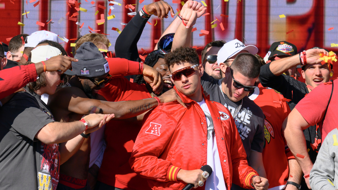 1280px x 720px - Kansas City Chiefs Super Bowl Parade: Kansas City Super Bowl Parade:  Mahomes' Chants, Kelce Wearing WWE Belt And Swag Surfin | VIDEOS | Sports  News, Times Now