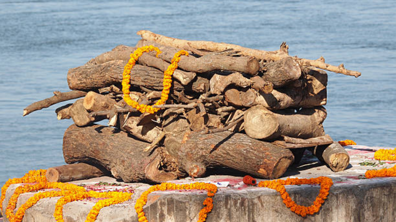 Woman opens eyes just before cremation