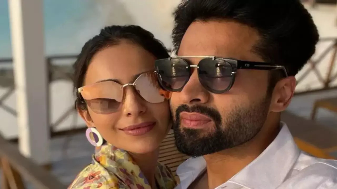 Rakul Preet Singh-Jackky Bhagnani Kickstart Wedding Festivities In Mumbai. Watch Video