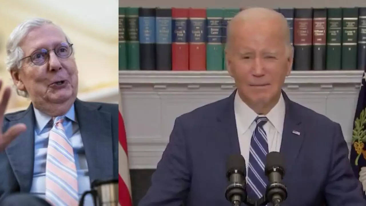 Biden Freezes On Live TV During Navalny Address, Netizens Compare To McConnell | VIDEO