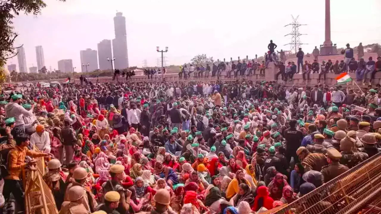 Farmers protest Delhi