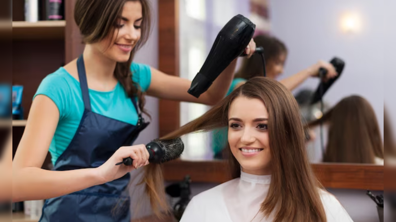 tips to take care while going to the beauty parlour