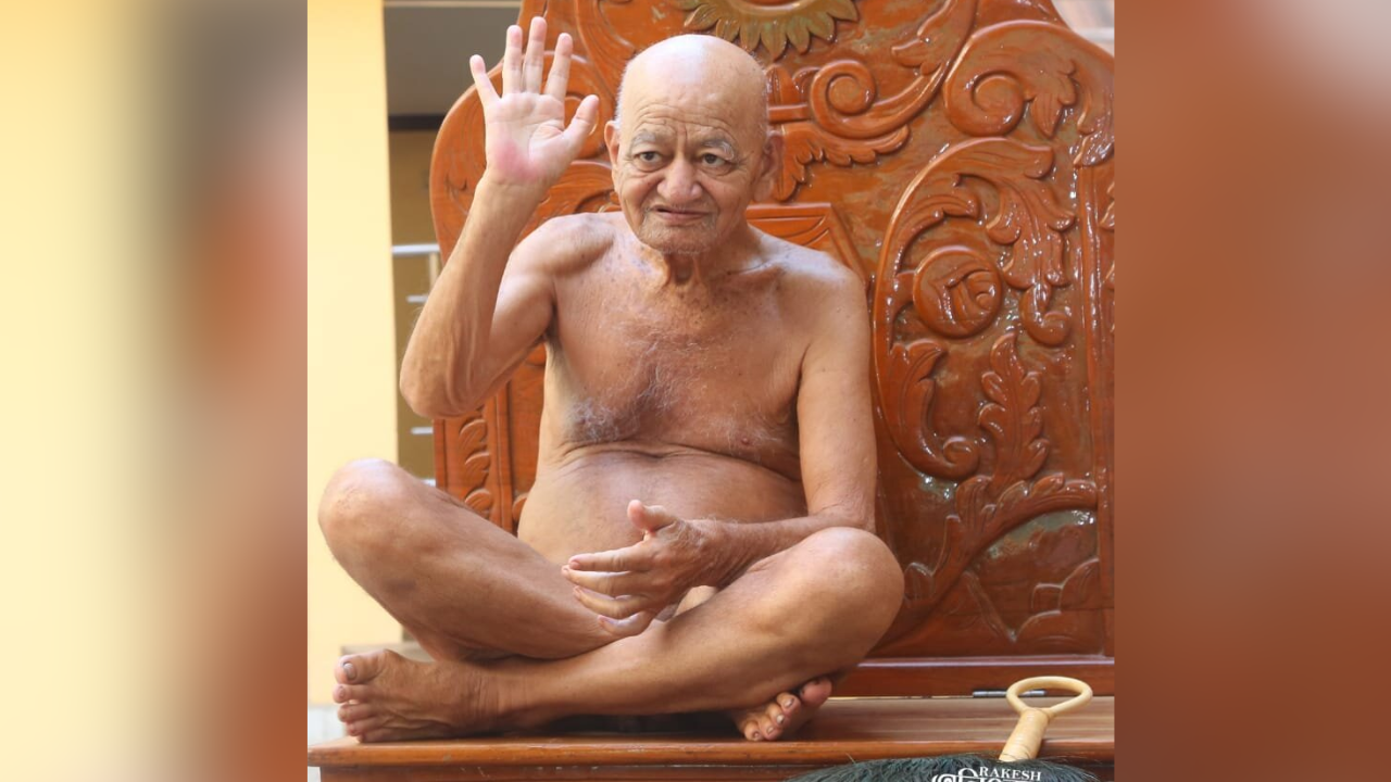 Jain Seer Acharya Vidyasagar Maharaj Attains Samadhi At 77 | India News,  Times Now