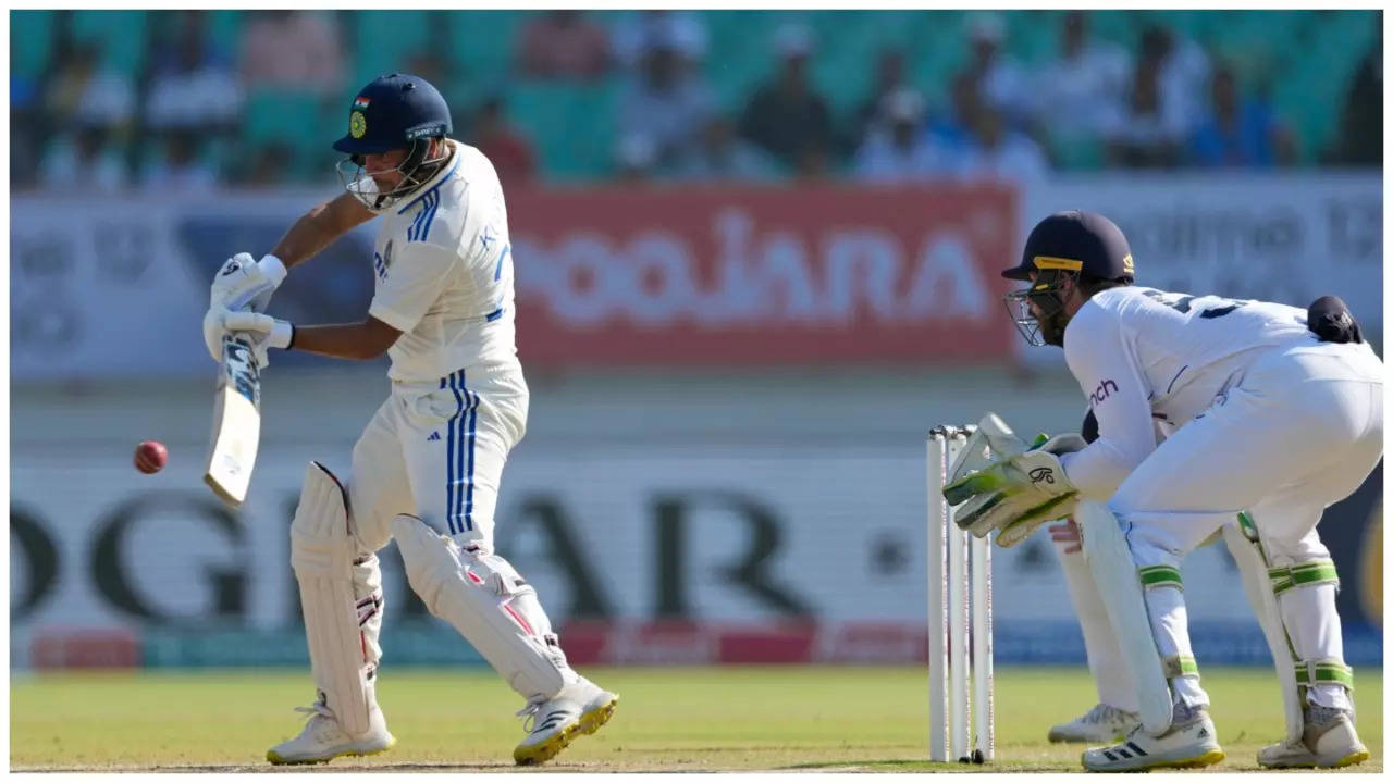 IND vs SA 3rd Test: WATCH – Umesh Yadav cleans up Faf du Plessis with an  absolute peach | Cricket Times