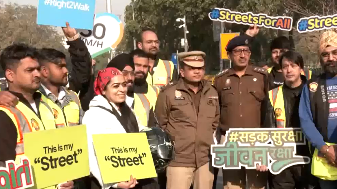 Delhi Police Organises Road Safety Programme at Connaught Place