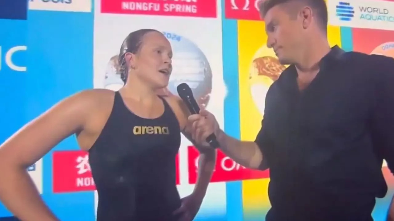 Israeli Swimmer Anastasia Gorbenko Heckled In Qatar After Winning Silver Medal At World Championships | VIDEO