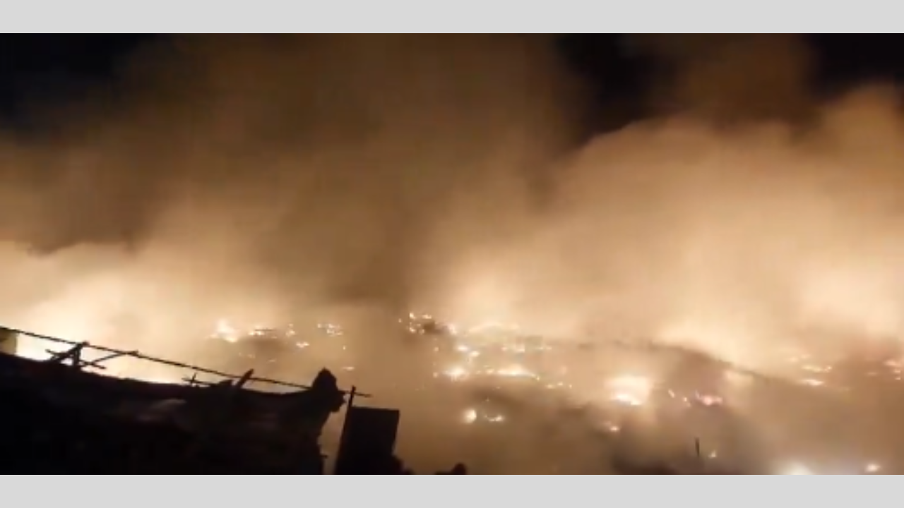 Massive Fire Breaks Out In Outer Delhi Slum Near Shahbad Dairy, Destroys 130 Shanties | Video