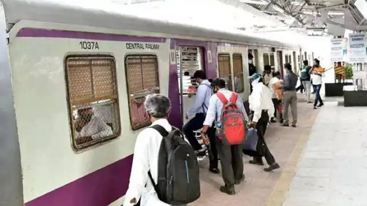 mumbai local train