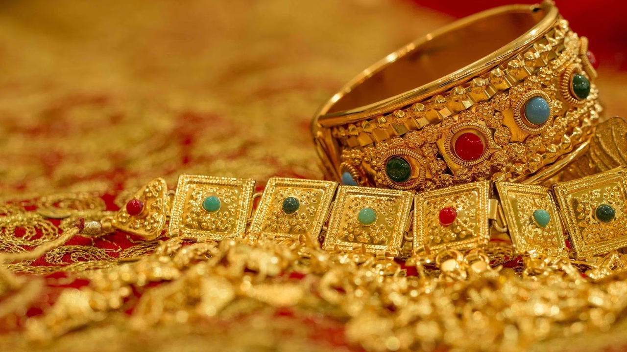 guru pushya yoga 2024 what is the significance of buying gold in