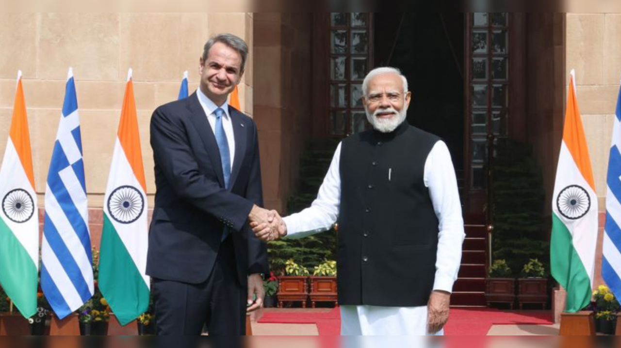 Greek PM Kyriakos Mitsotakis with PM Modi