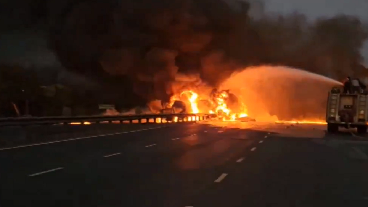 Massive Fire Breaks Out After Tanker Overturns On Ahmedabad-Highway | VIDEO