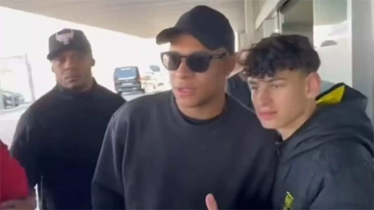 Kylian Mbappe Spotted In Barcelona Amid Real Madrid Transfer Saga - WATCH Viral Video