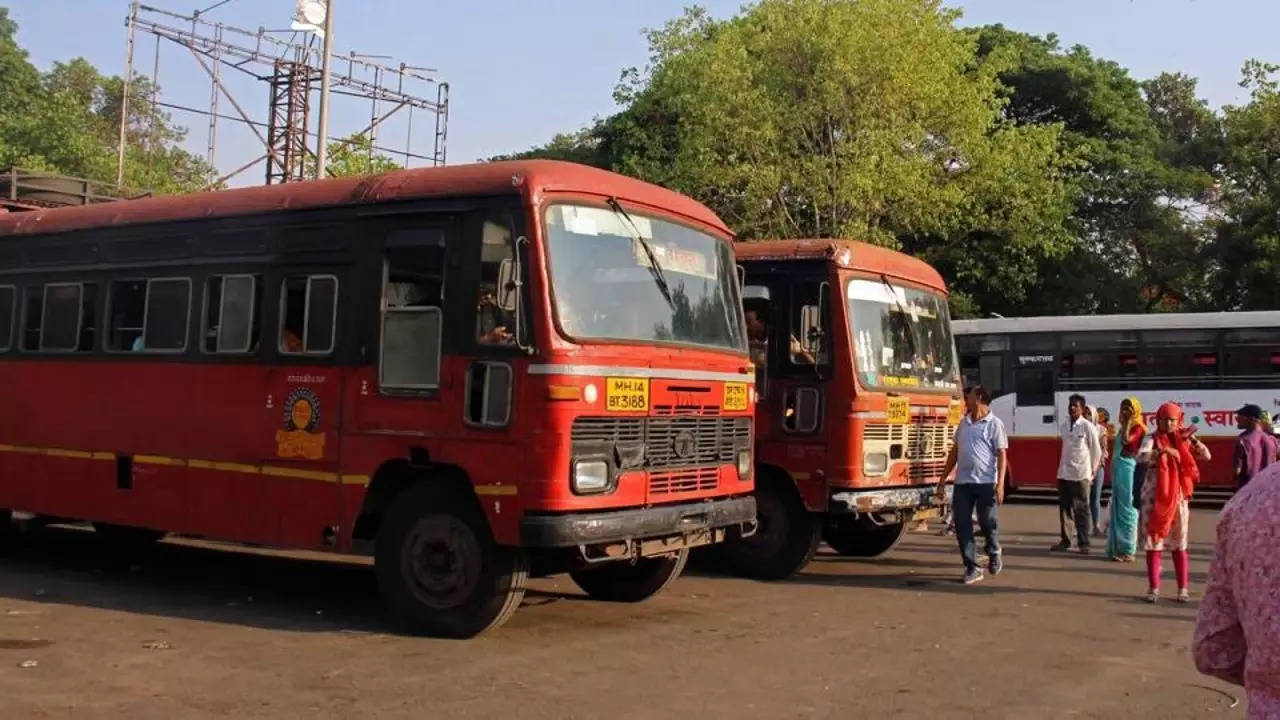 msrtc st buses cancelled due to maratha agitation