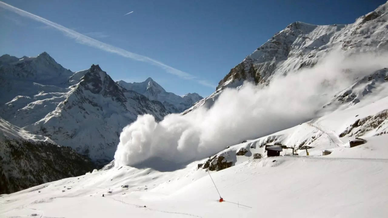 Massive Avalanche Hits J&K's Gulmarg, 1 Foreigner Dead