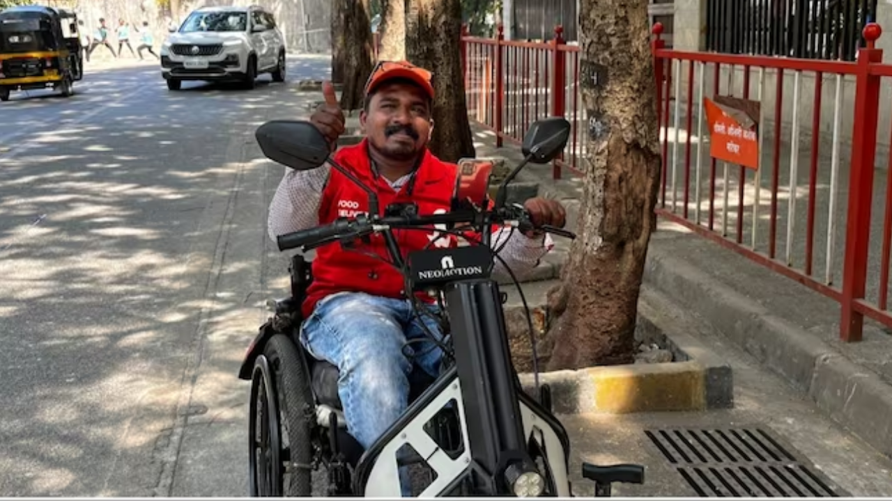 A specially-abled Zomato delivery agent is viral