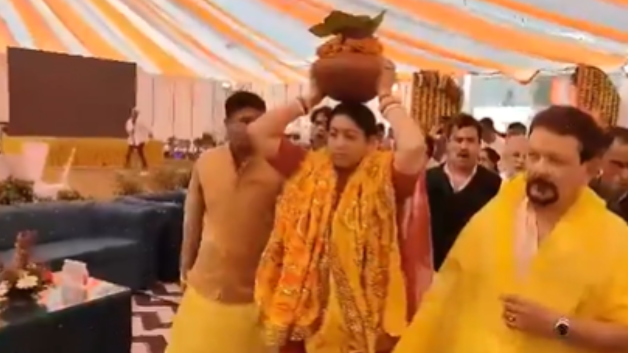 smriti irani griha pravesh