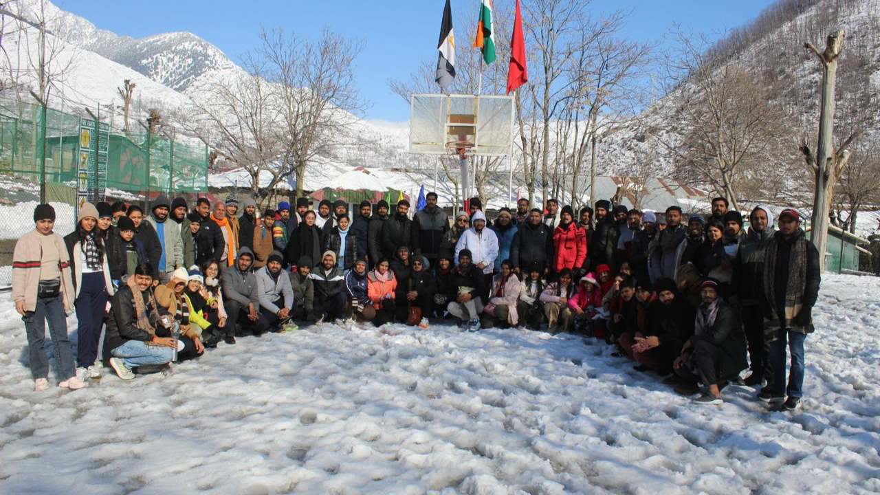 Indian Army Rescues Over 80 Students, Staff Stranded On Jammu-Srinagar Highway Amid Snow Storm in Banihal