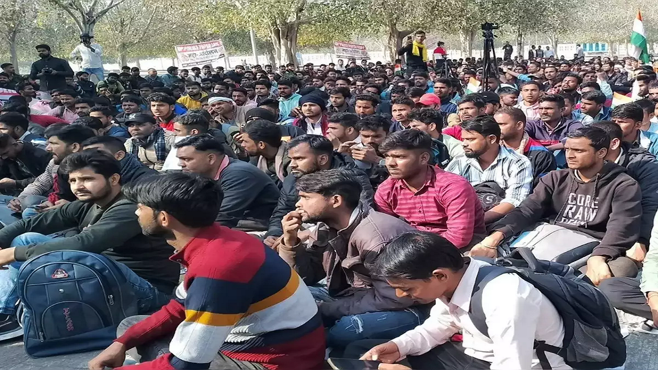 UP Police Constable Exam News: Protest of Civil Service Aspirants Against Paper Leak Enters Fifth Day