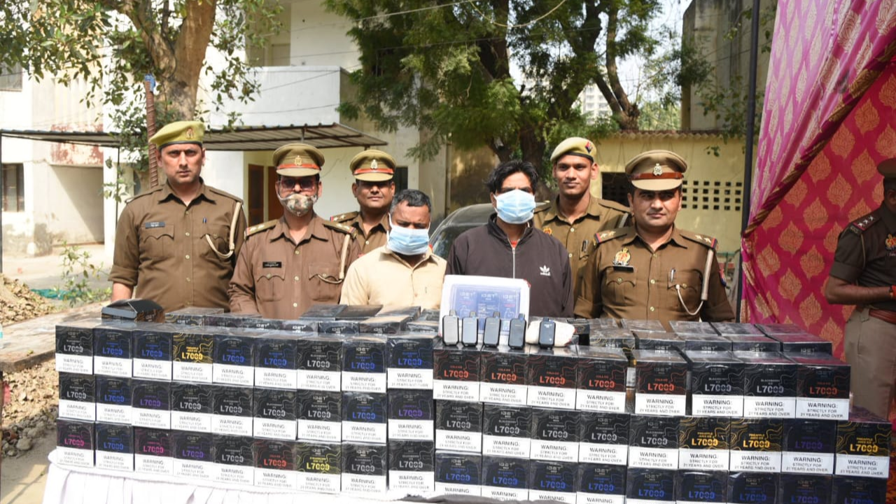 Banned Chinese E-cigarettes Make Way to Delhi Border, 2 Held in Noida