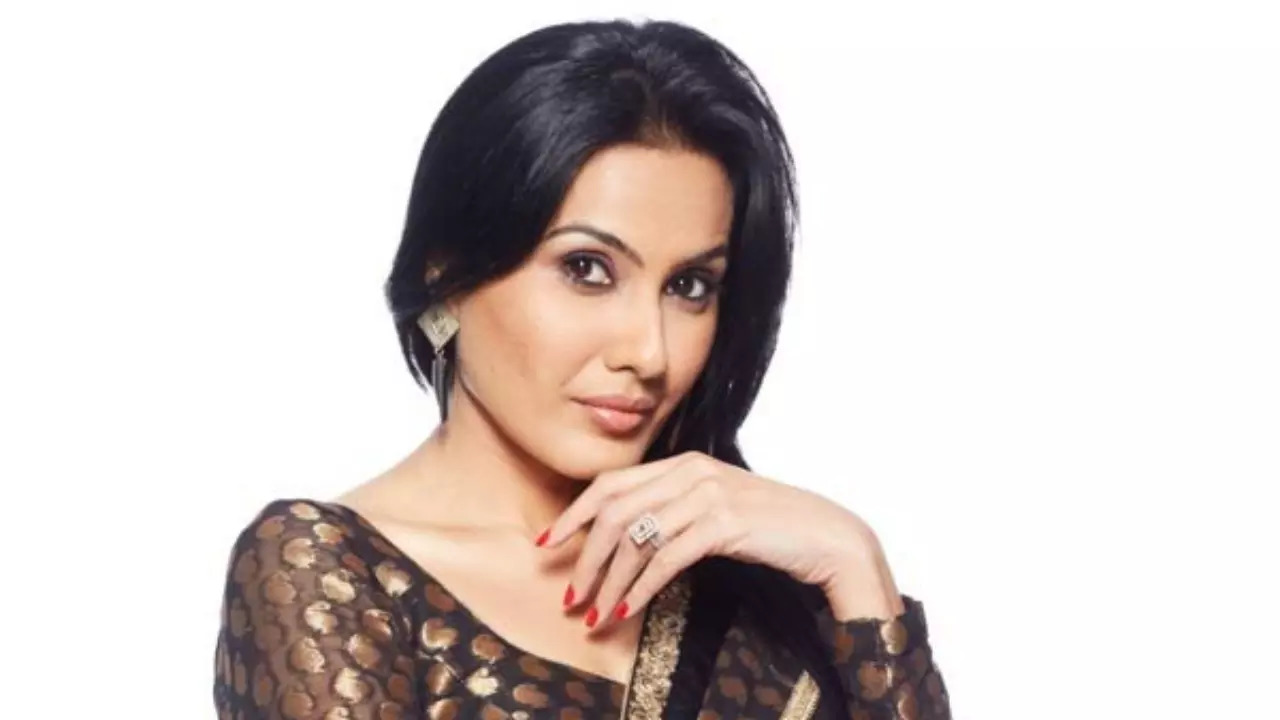 Kamya Punjabi SLAMS IndiGo Airlines; Says ‘Shame On You’