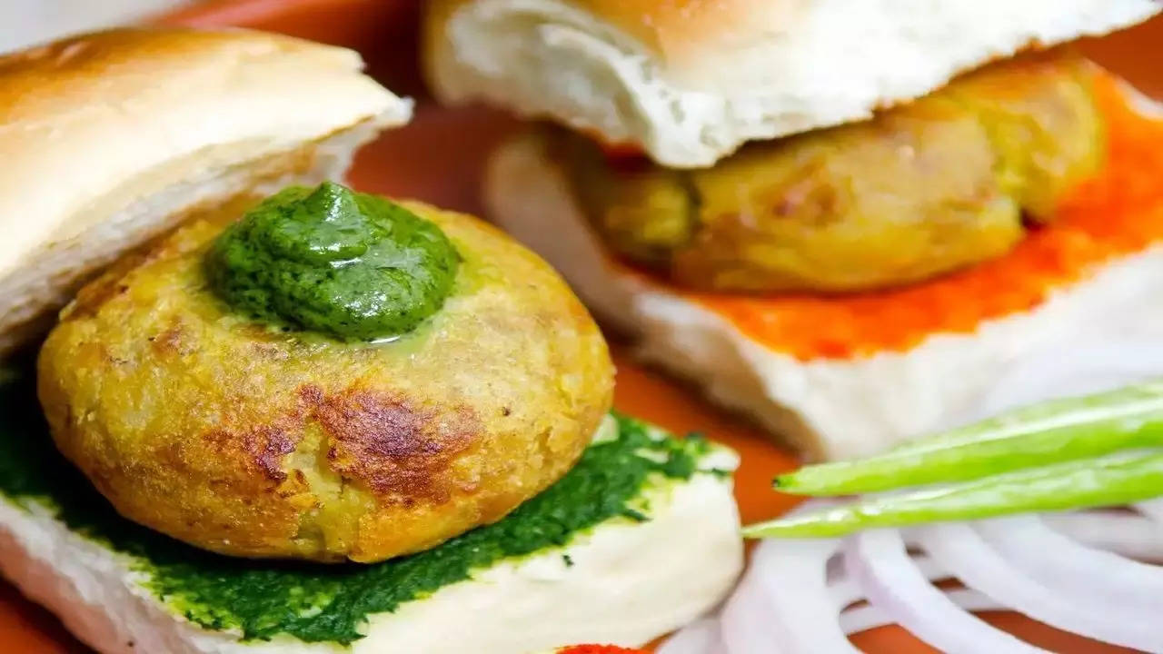 Thecha Pav Recipe in marathi Try this Maharashtrian version of Vada Pav