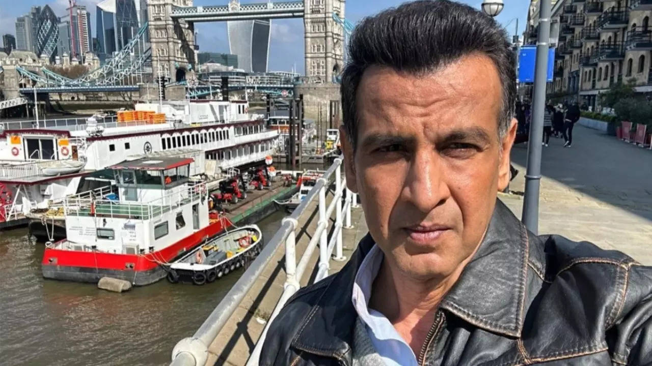 Ronit Roy had a close call with a wrong side-driving Swiggy deliver boy. | Courtesy: @ronitboseroy/Instagram