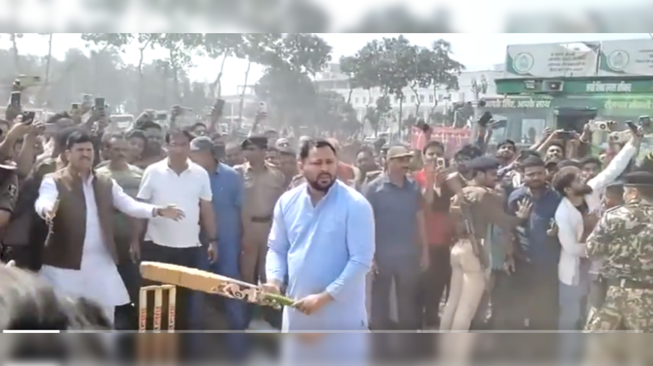 Tejashwi Yadav Plays Gully Cricket During 'Jan Vishwas Yatra' In Bihar