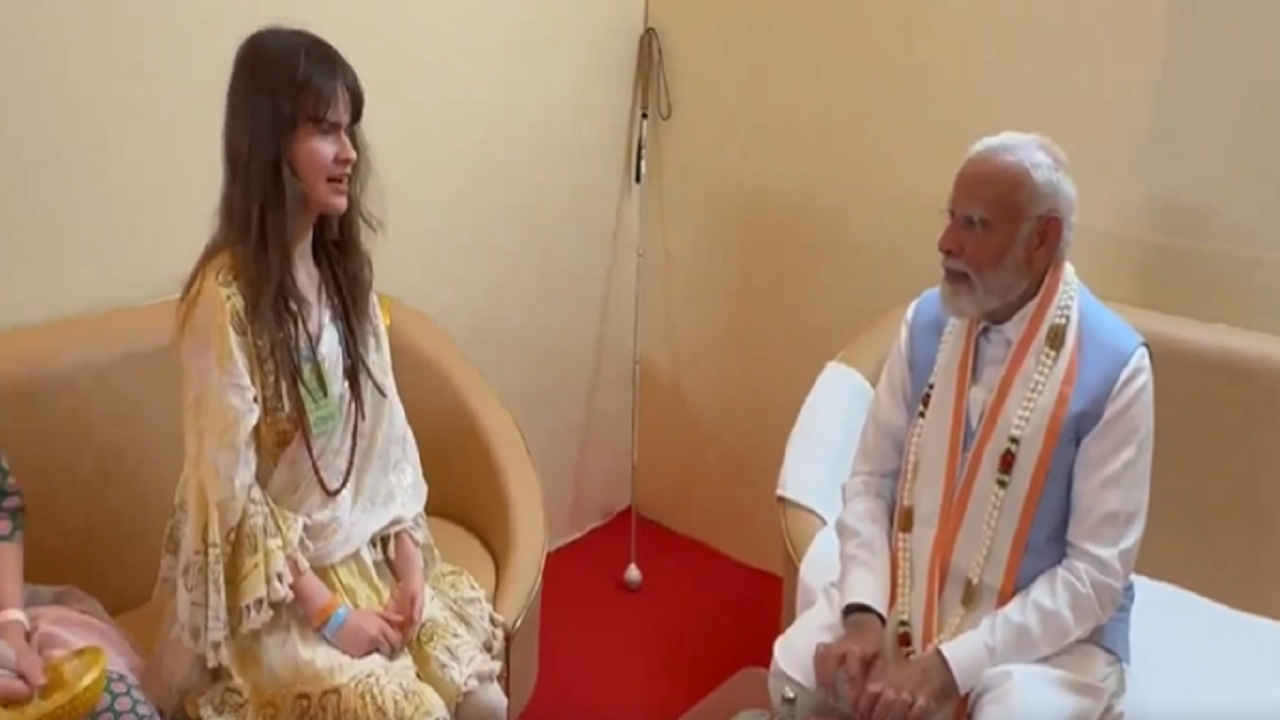 German Singer Cassandra Mae Spittmann Meets PM Modi