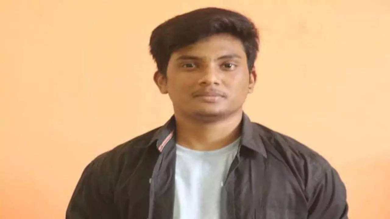 B-Tech student manoj ends life