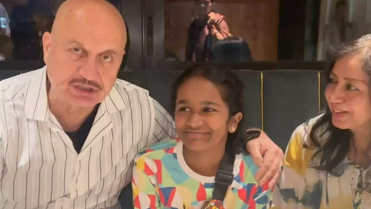 Anupam Kher shares heartwarming video with Satish Kaushik's daughter Vanshika from Kaagaz 2 screening