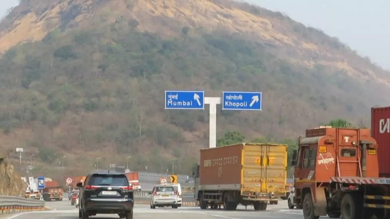 Mumbai Pune Express Way Traffic