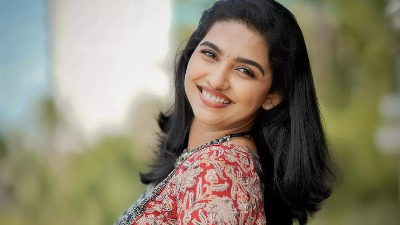 Actress Mamitha Baiju Alleges That Director Bala Would  Scold and Playfully Pat Her On The Sets of Vanangaan