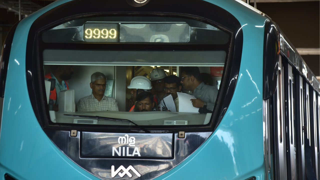 Kochi Metro Introduces WhatsApp Ticketing with Exciting Discounts
