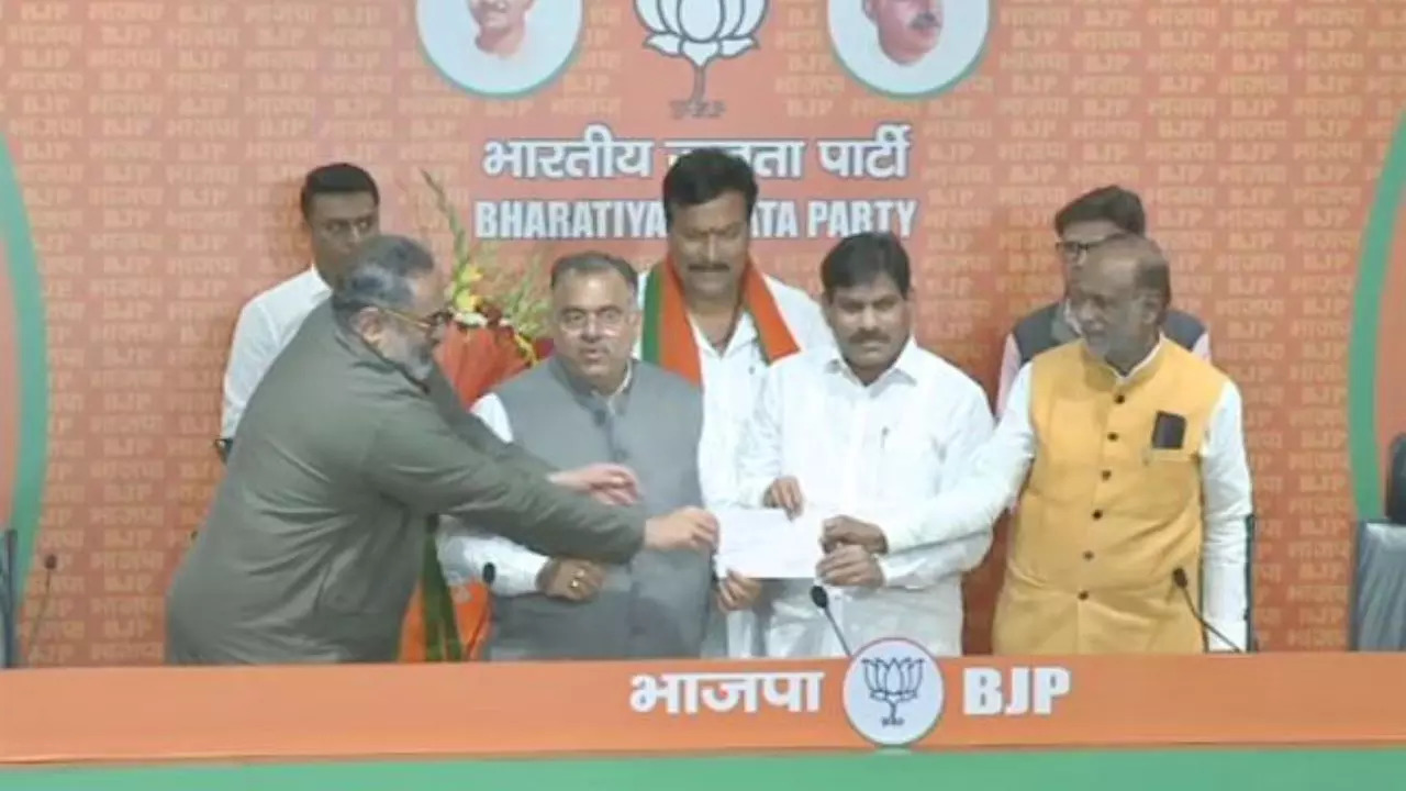 bb patil joins bjp