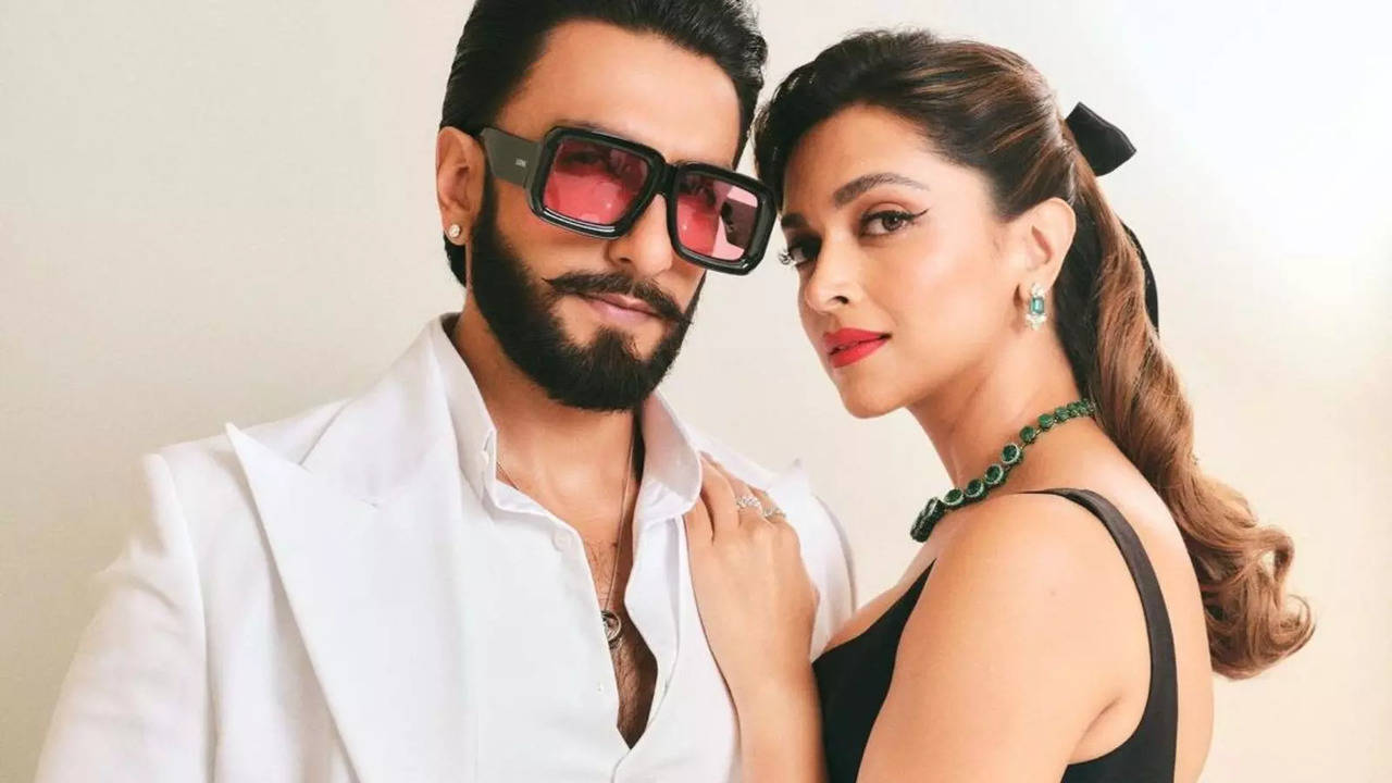 Ranveer Singh Holds Wife Deepika Padukone In Arms As He Drops Romantic PICS After Announcing Pregnancy