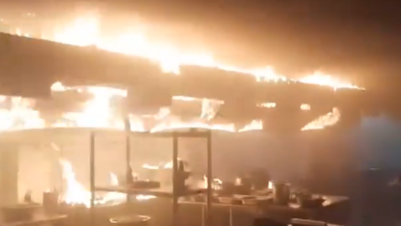 Massive Fire Breaks Out At Hotels Kitchen In Hanamkonda, Telangana | VIDEO