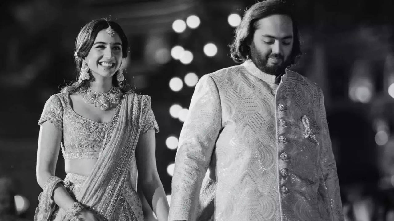 Anant Ambani Radhika Merchant Pre-Wedding Updates Ranveer Singh Takes Over The Dance Floor SRK-Suhana Groove To Chammak Challo