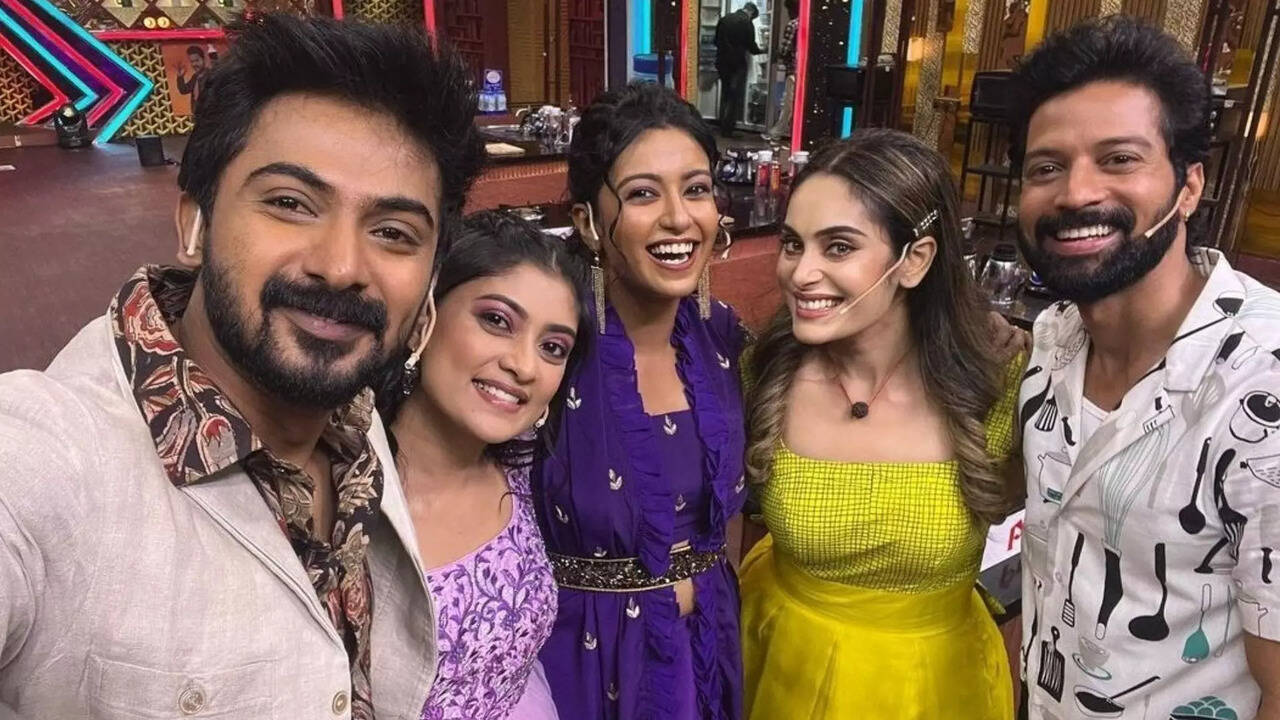  குக் வித் கோமாளியில் இருந்து விலகிய இன்னொரு மிகப்பெரிய பிரபலம் - மொத்தமாய் கடையை காலி செய்த பிரபலங்கள்! 