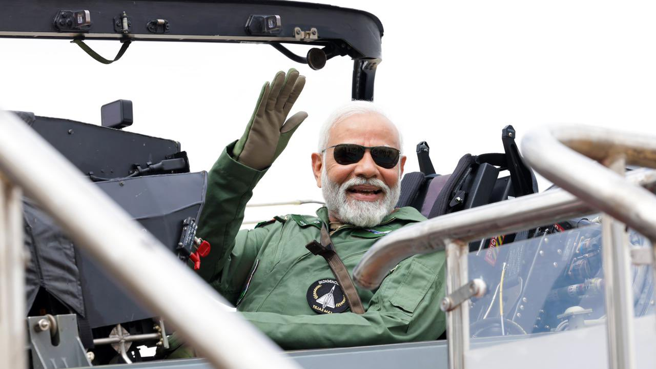 pm modi tejas