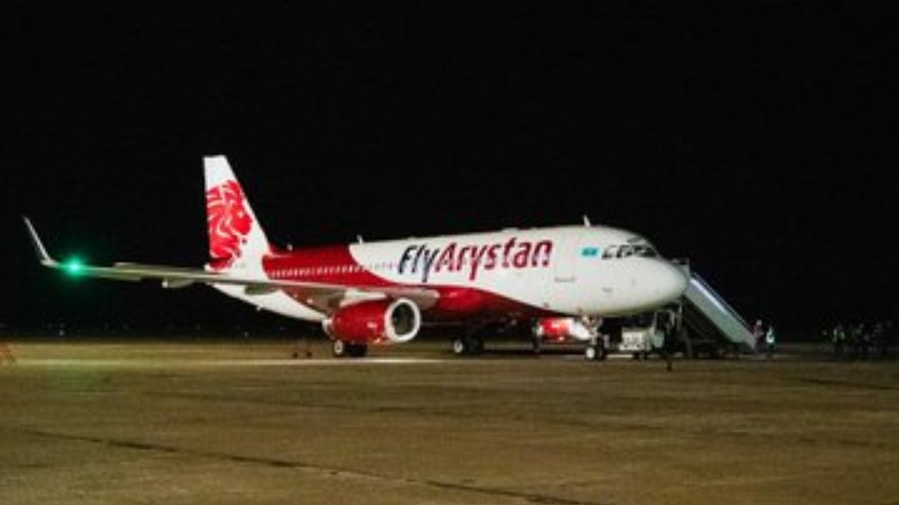 170 Passengers Stranded in Mumbai for Over 48 Hours on Air Arystan Flight; Here's Why