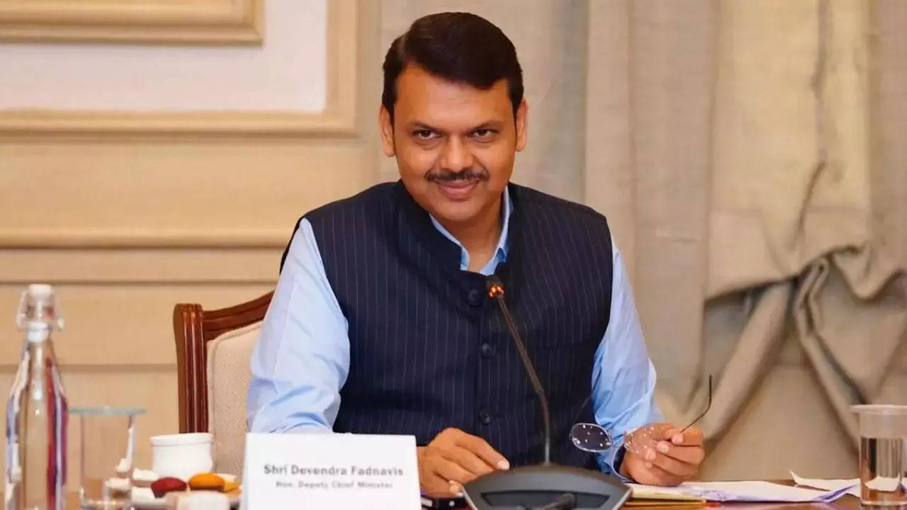 Devendra Fadnavis Threatened