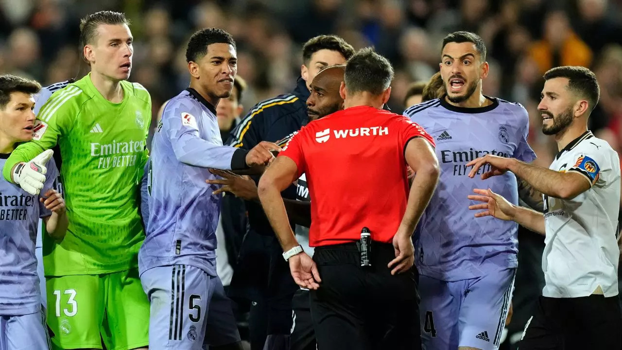 ​Jude Bellingham (third left) gets sent off by referee Gil Manzano (center) during La Liga match between Valencia and Real Madrid at the Mestalla Stadium.