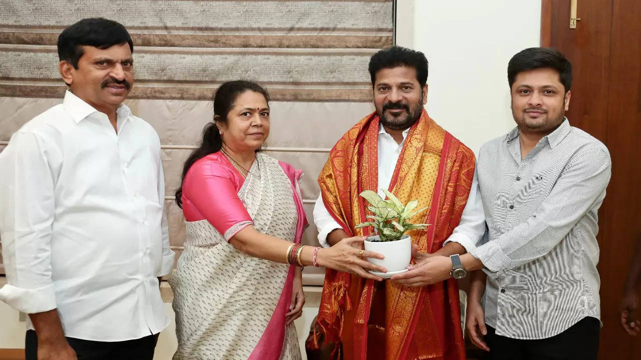 gundu sudharani meets cm revanth reddy