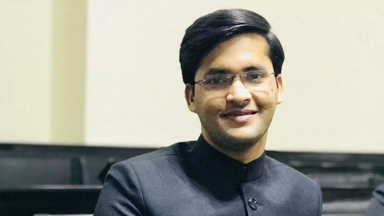 IAS Ansar Shaikh, Youngest IAS Officer Who Cleared UPSC at Age of 21