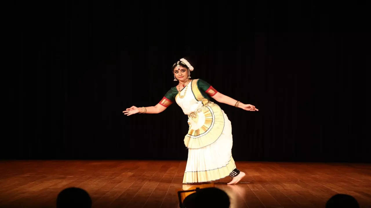 classical dance in sign language